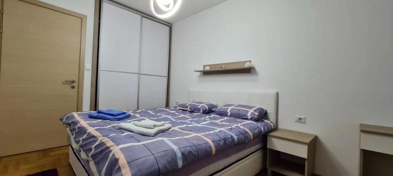 Stylish Violet & Modern Apartment Скопье Экстерьер фото