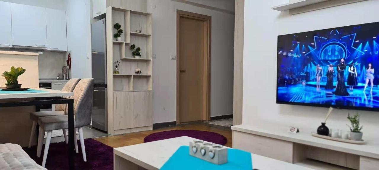 Stylish Violet & Modern Apartment Скопье Экстерьер фото