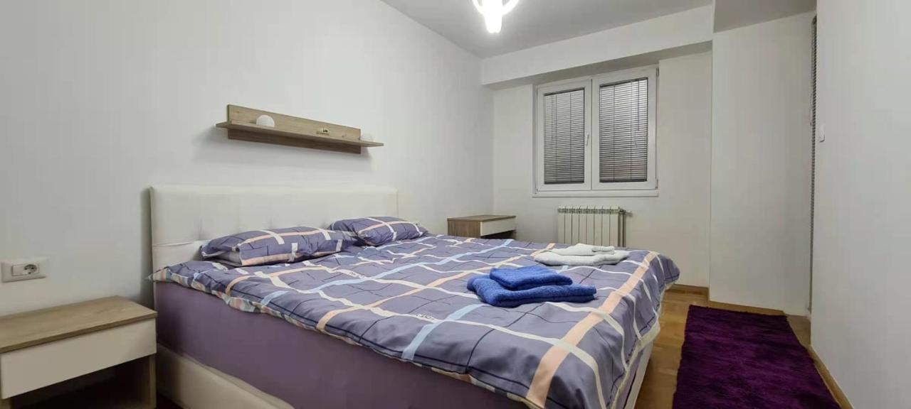 Stylish Violet & Modern Apartment Скопье Экстерьер фото