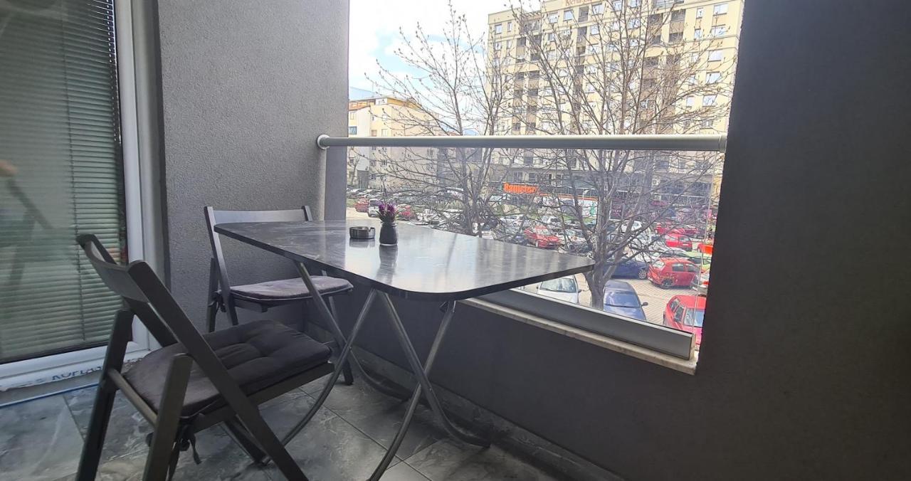 Stylish Violet & Modern Apartment Скопье Экстерьер фото